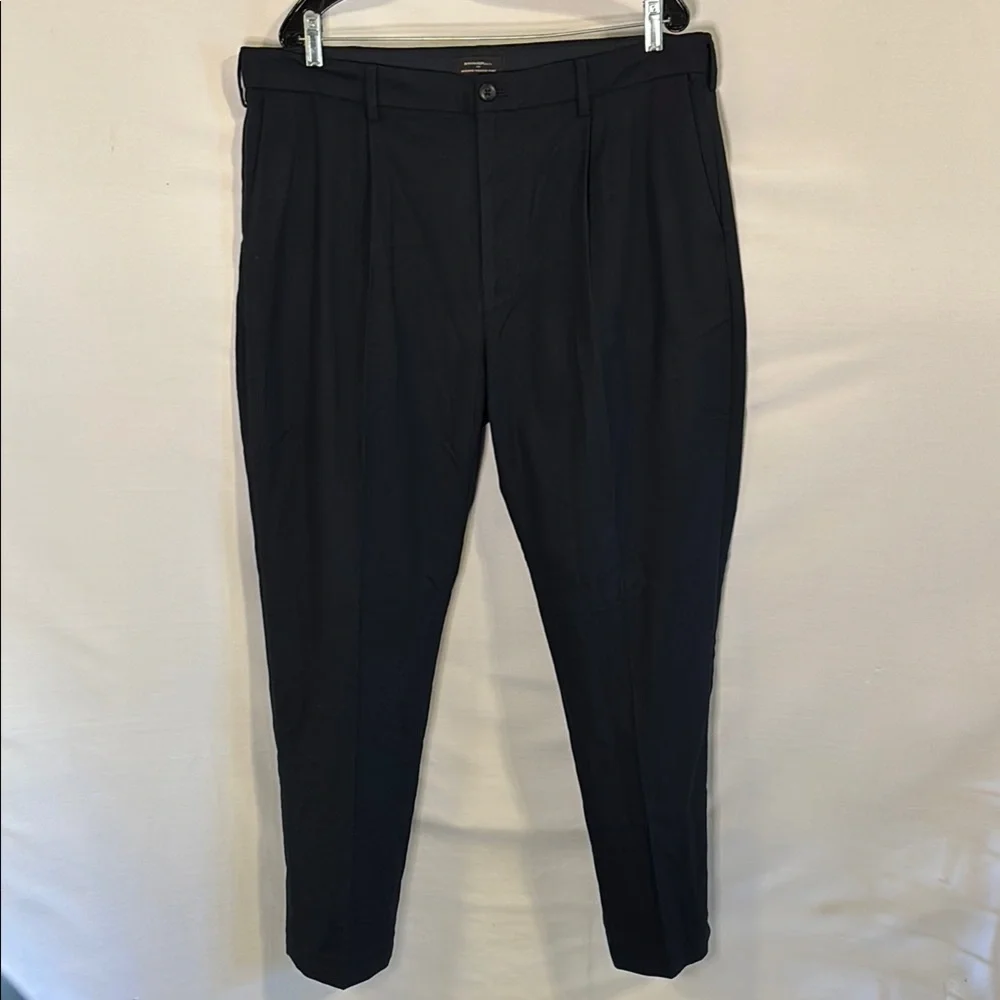Banana Republic Men's Black Brushed Pleated Pants Size 38